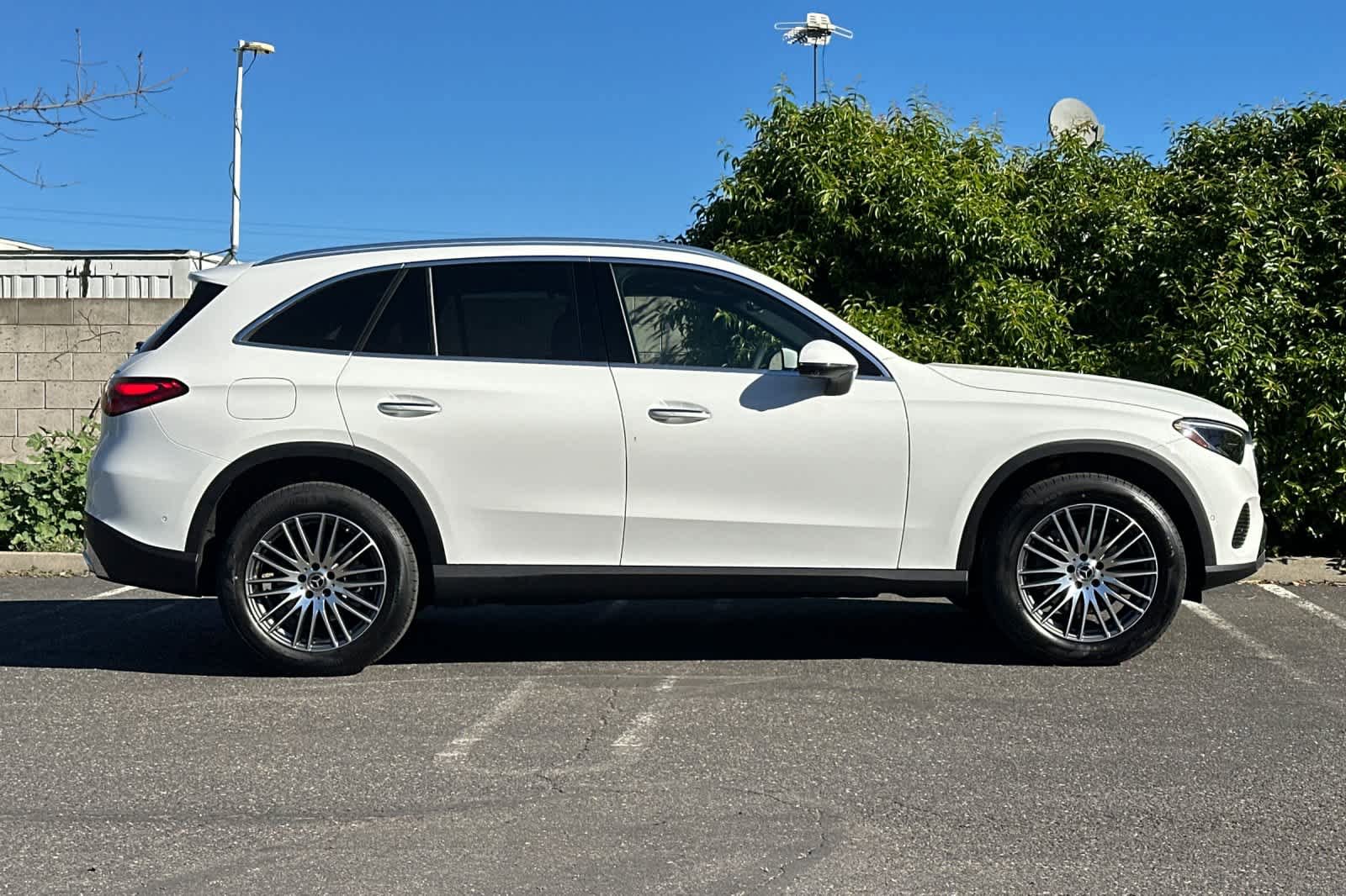 New 2026 Mercedes-Benz GLC 300 4MATIC image 2