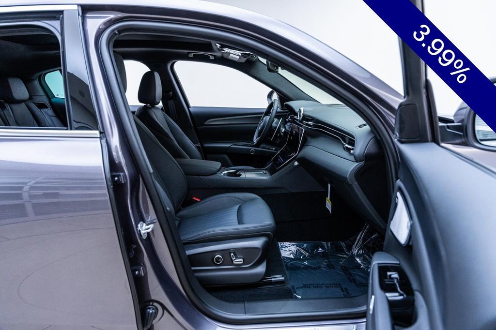 Used 2024 Maserati Grecale GT image 28