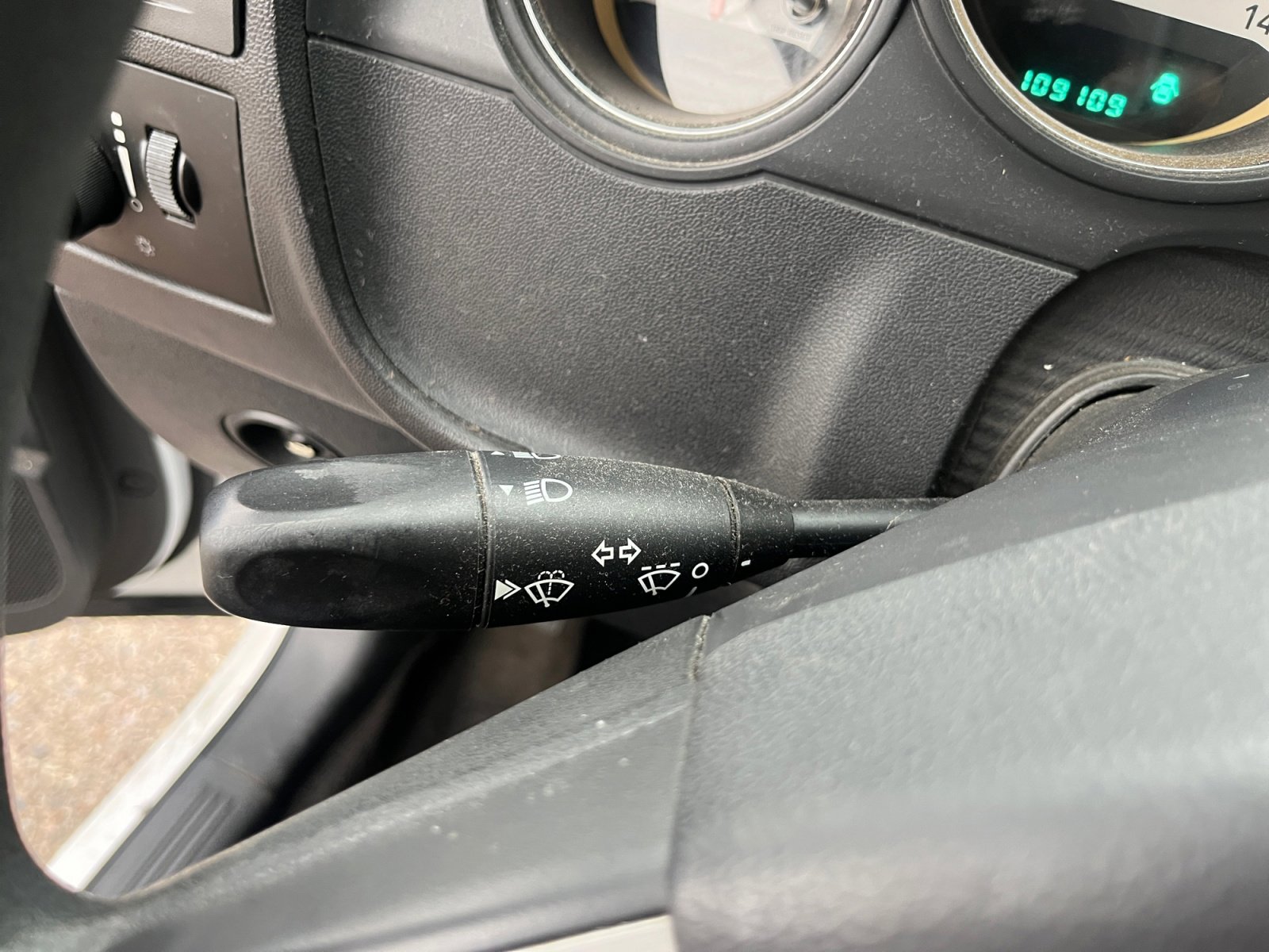 Used 2010 Dodge Challenger SE image 12