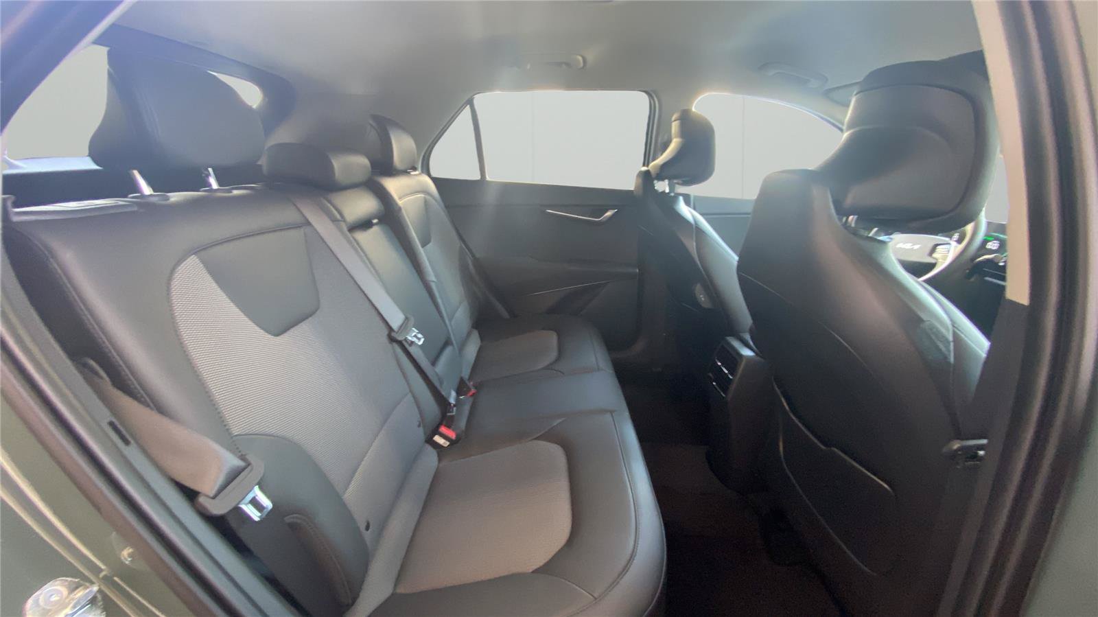 New 2026 Kia Niro EX FWD image 12