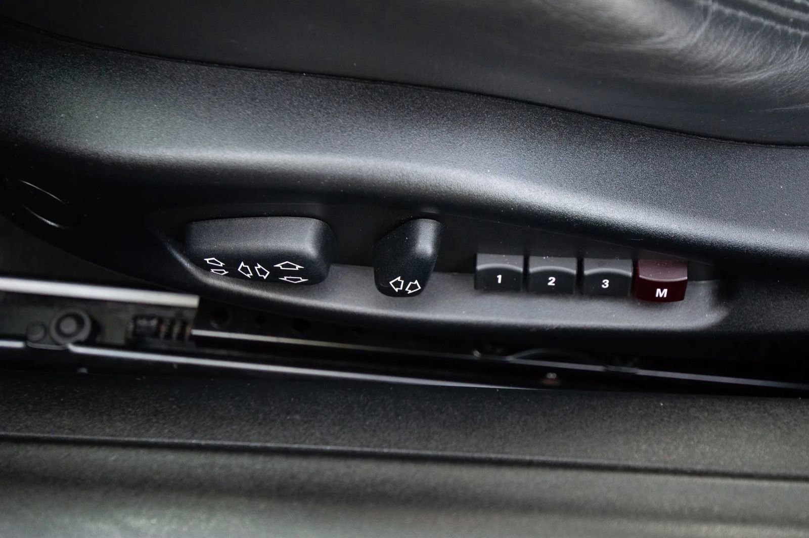 Used 2008 BMW M Roadster w/ Premium Pkg image 24