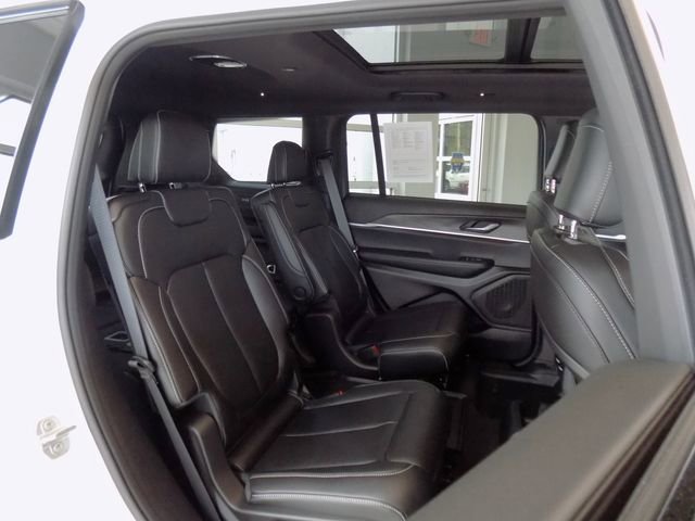 Certified 2025 Jeep Grand Cherokee L Limited w/ Black Appearance Package image 29