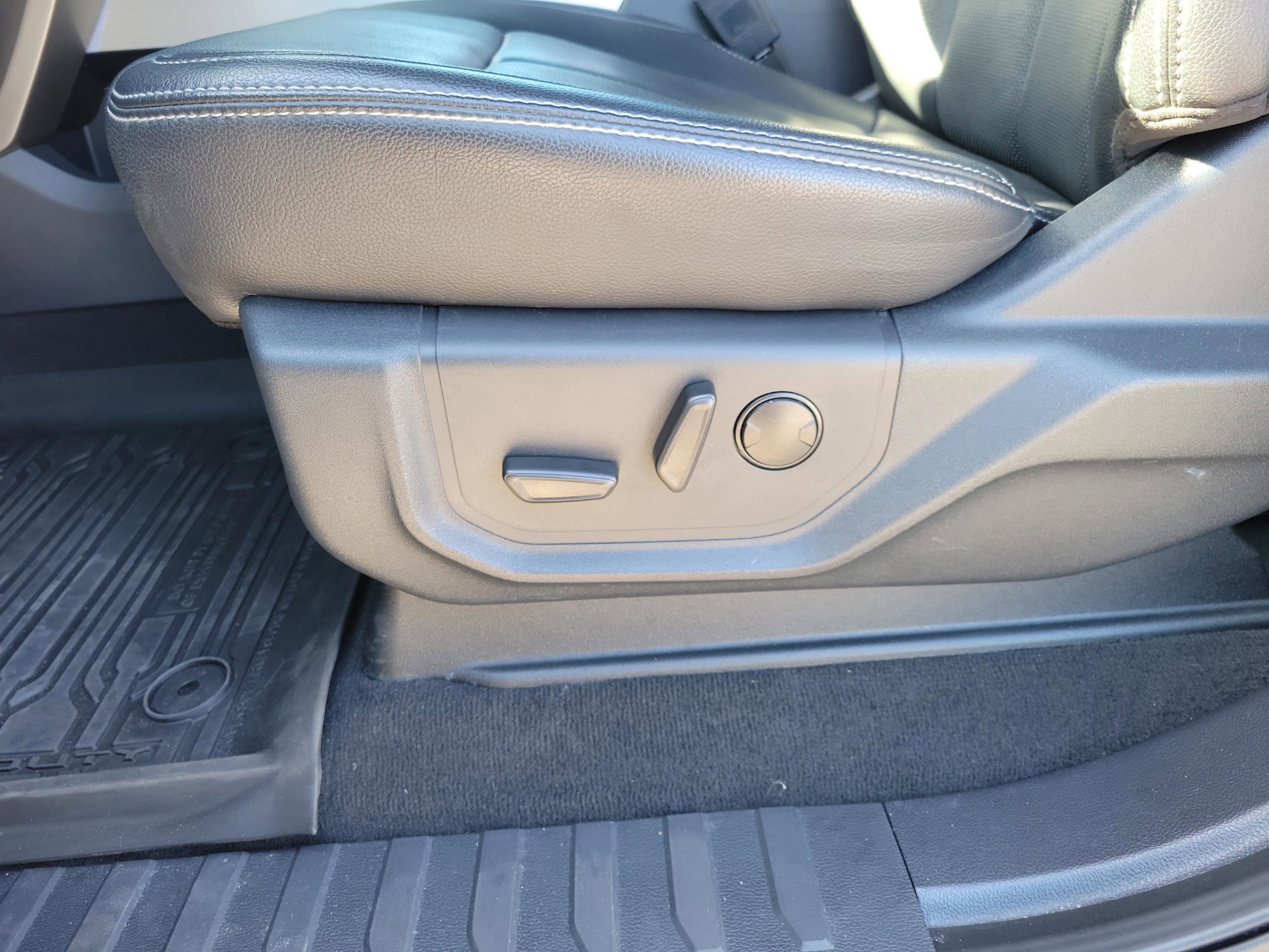 Certified 2022 Ford F350 Lariat w/ Black Appearance Package image 8