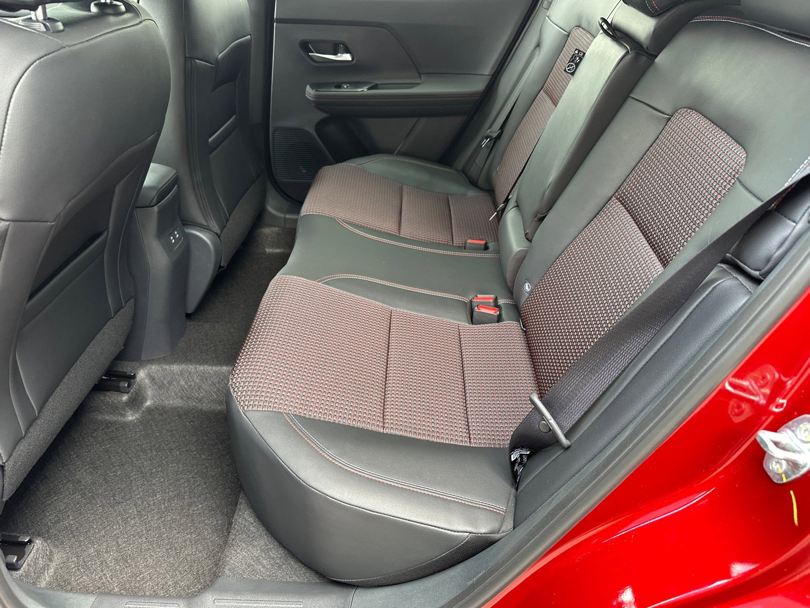 New 2025 Nissan Kicks SR image 20