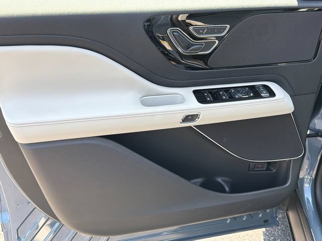 New 2026 Lincoln Aviator 2WD w/ Jet Appearance Package image 10