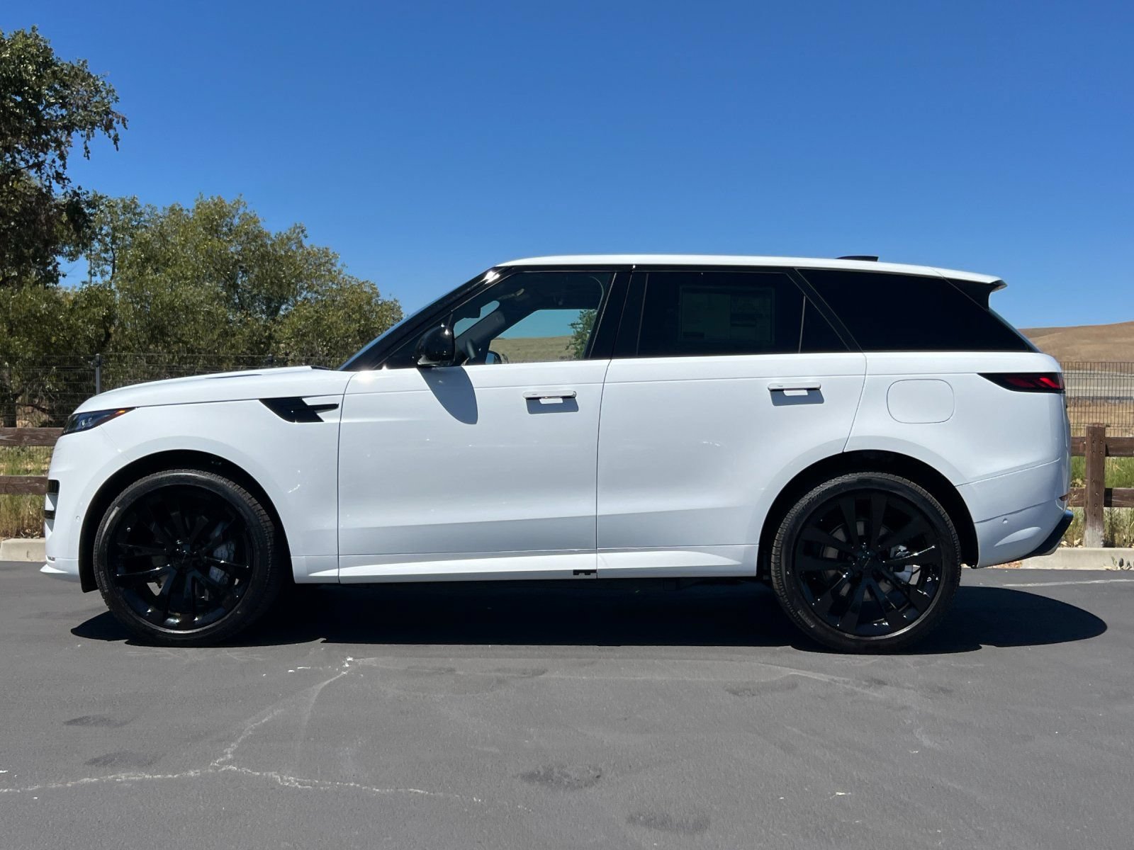 New 2026 Land Rover Range Rover Sport Dynamic SE AWD/4WD image 3