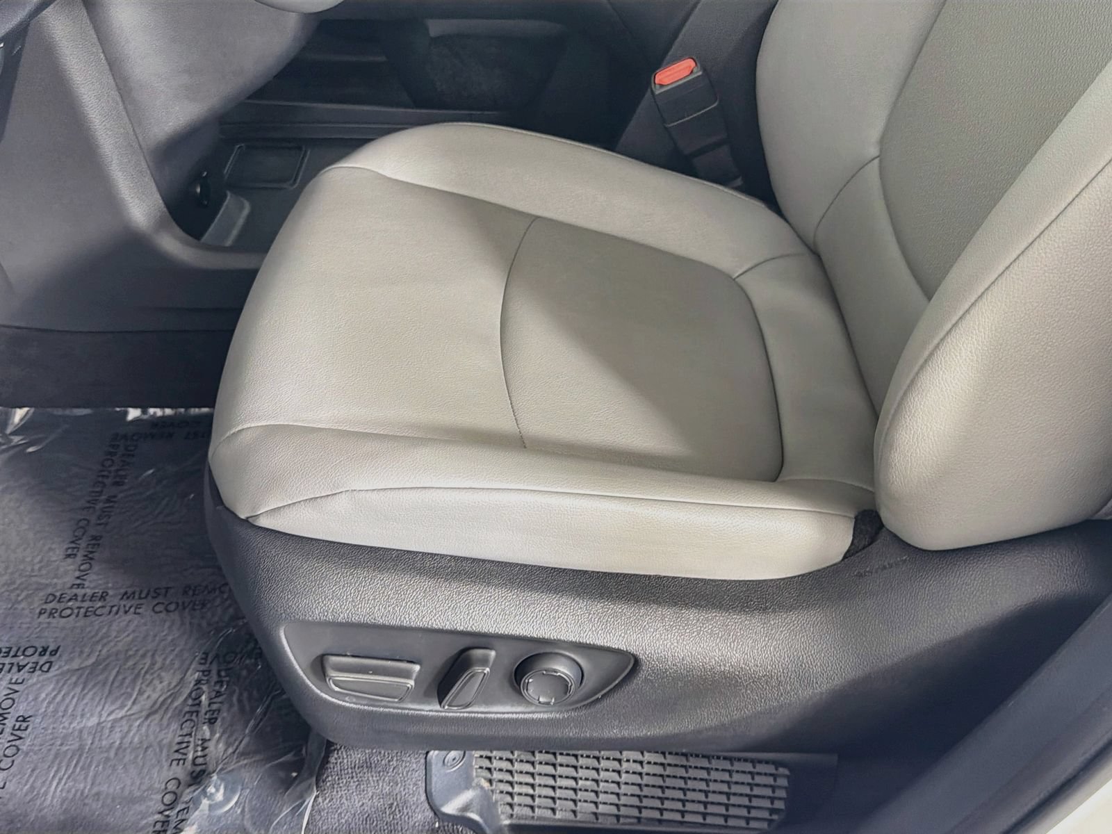 Used 2025 Toyota Sienna XLE w/ XLE Plus Package FWD image 25