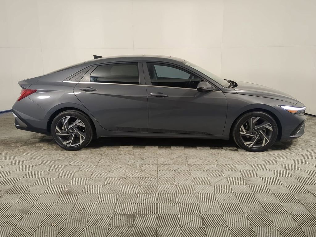 Certified 2024 Hyundai Elantra Limited image 4