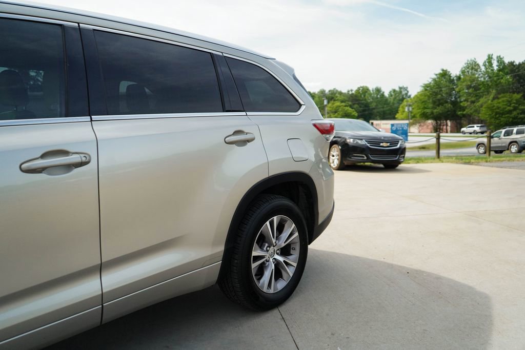 Used 2015 Toyota Highlander XLE image 16