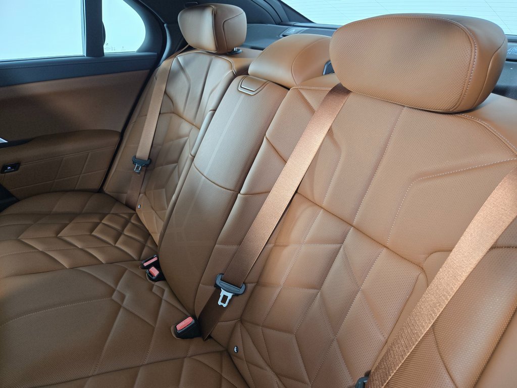 New 2026 BMW 750e xDrive image 16