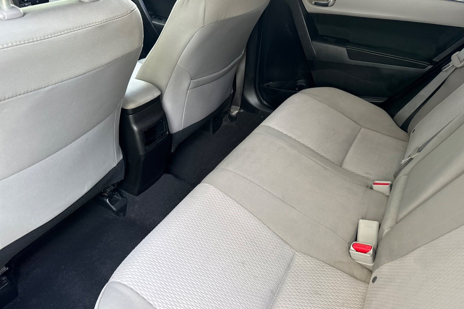 Used 2015 Toyota Corolla LE FWD image 24