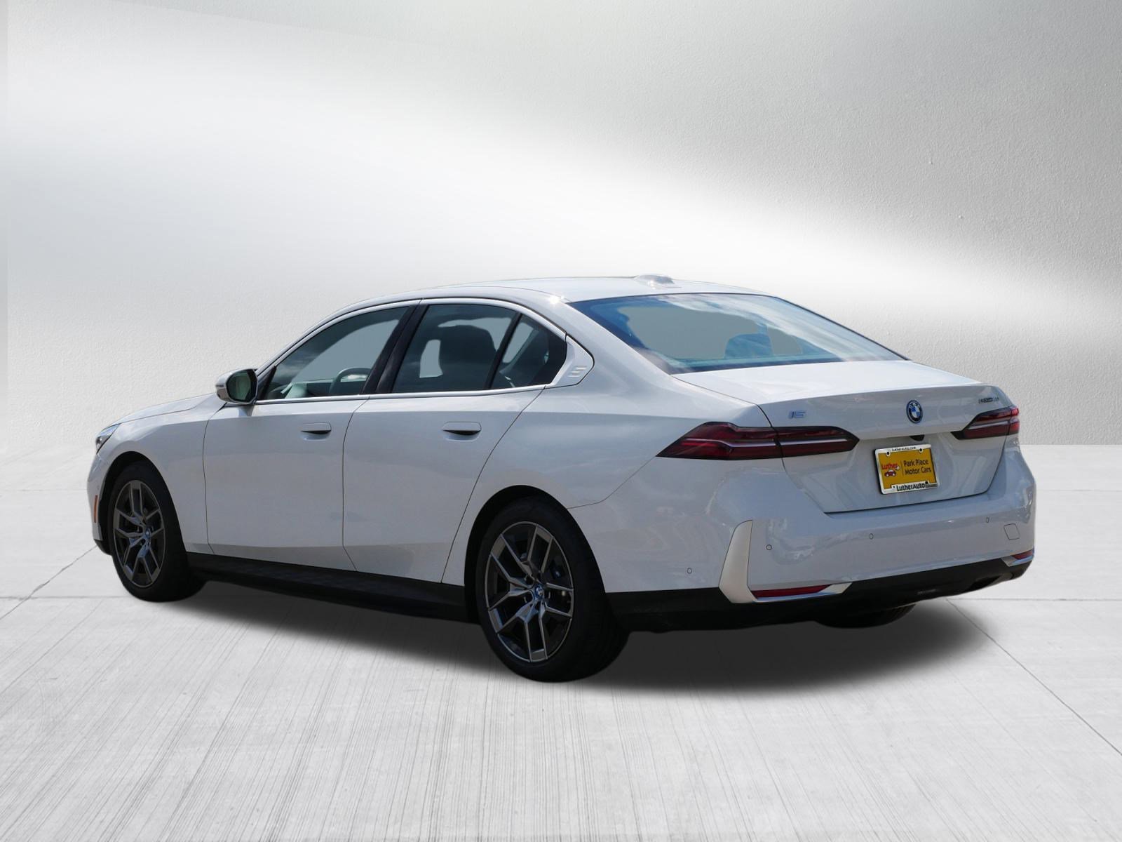 Used 2024 BMW i5 eDrive40i w/ Premium Package image 5