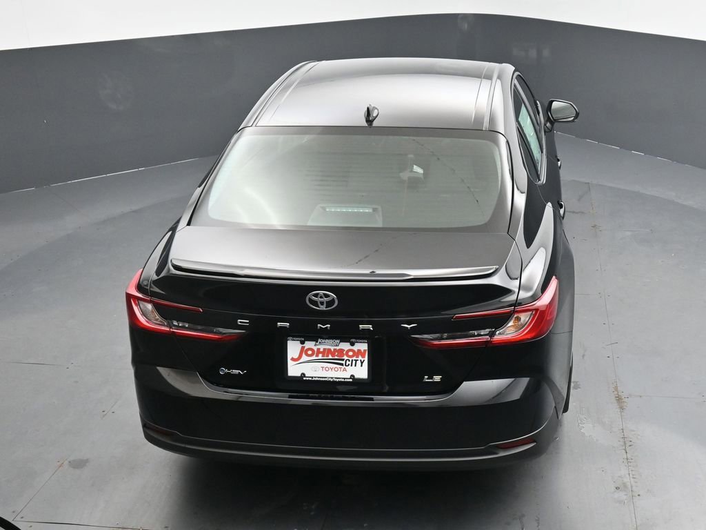 Used 2025 Toyota Camry LE image 27