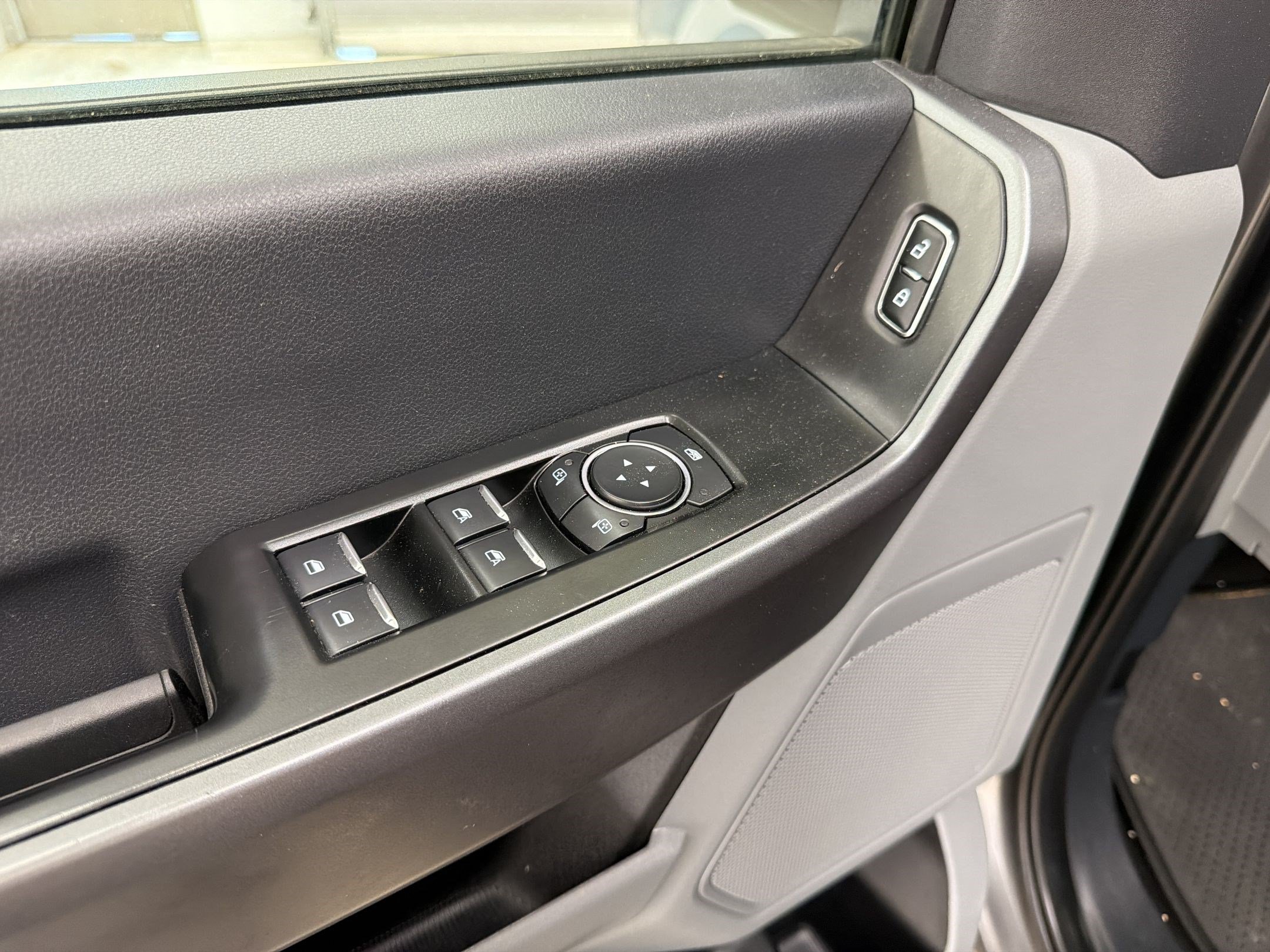 Used 2025 Ford F250 XLT AWD/4WD image 12