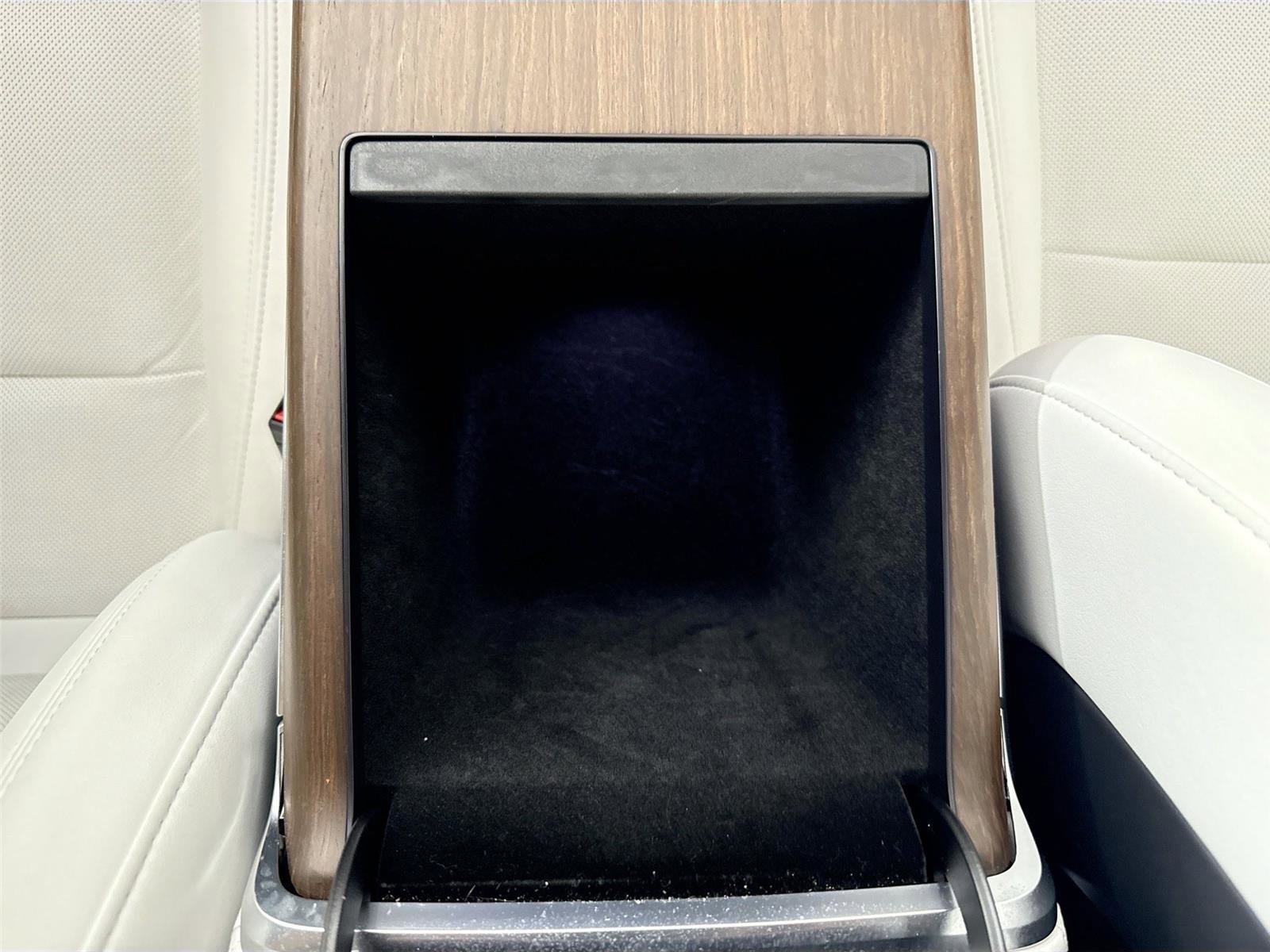 Used 2022 Tesla Model S image 30