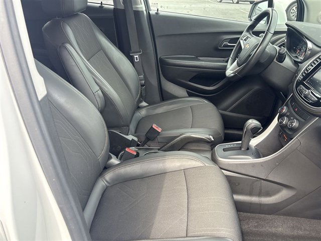 Certified 2022 Chevrolet Trax LT w/ LT Convenience Package image 26