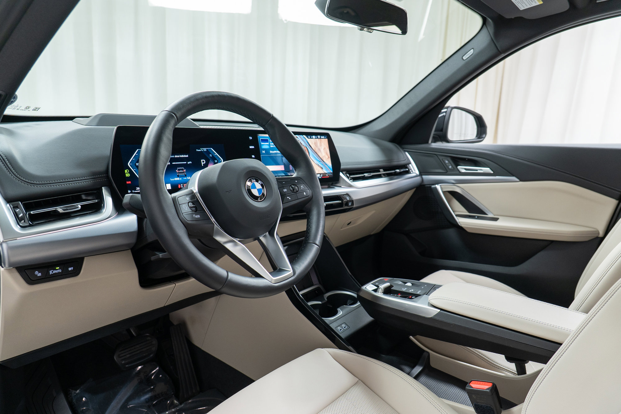 Used 2025 BMW X1 xDrive28i w/ Technology Package image 12