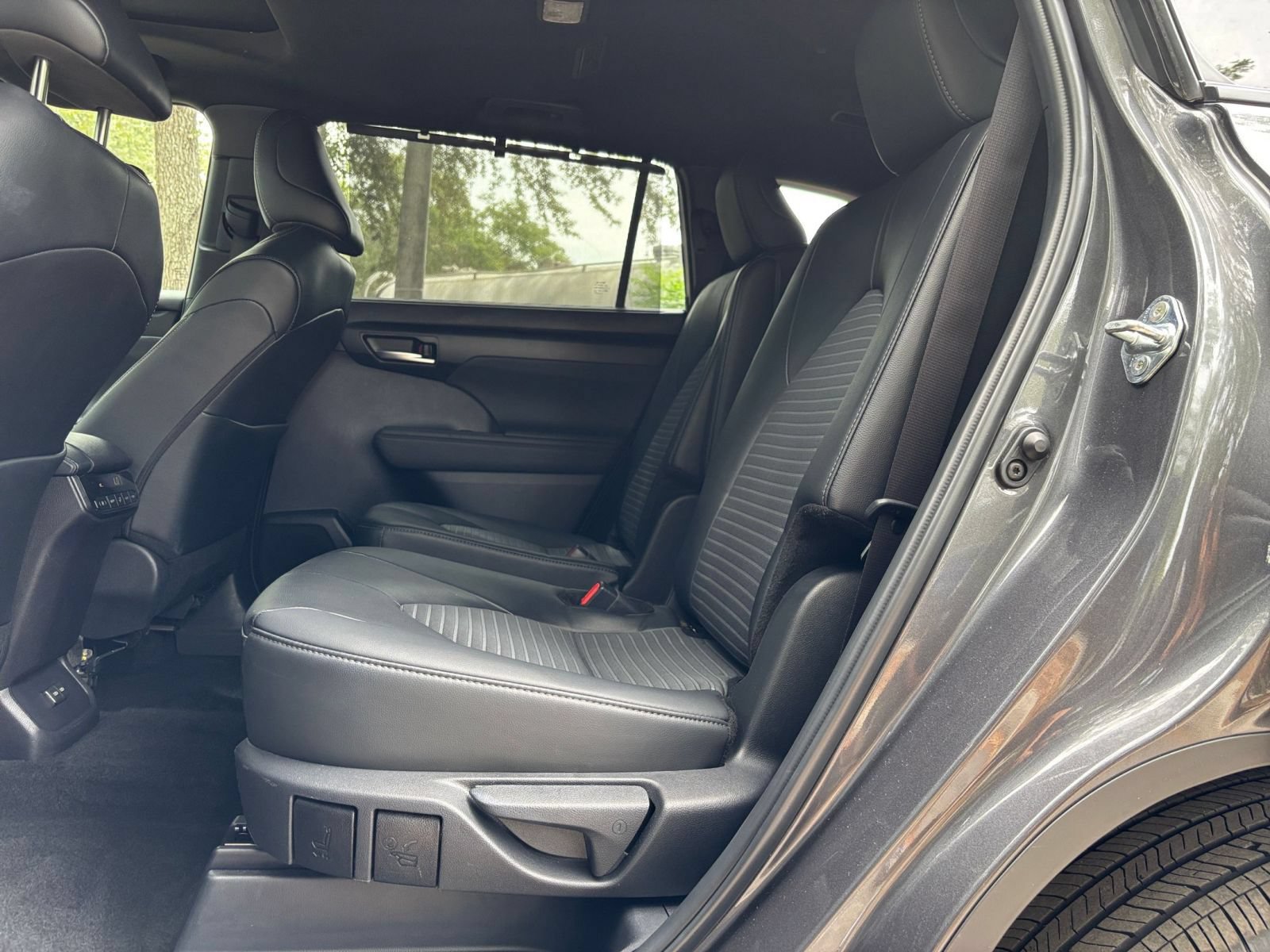 Used 2025 Toyota Highlander XSE AWD/4WD image 27