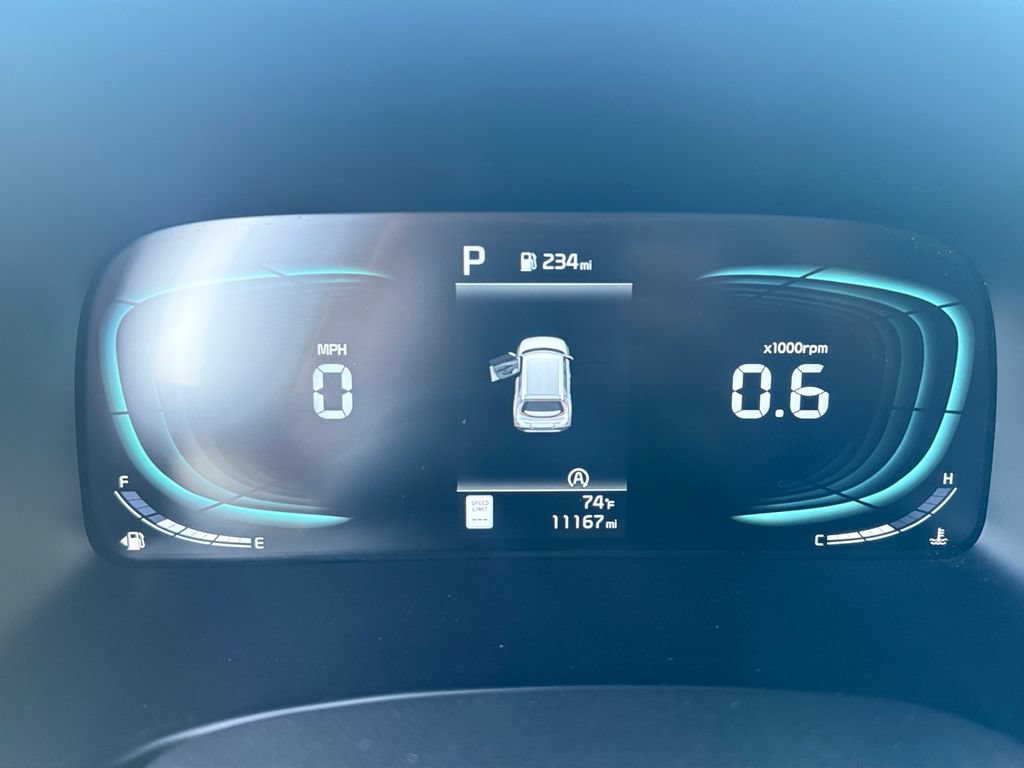 Used 2025 Kia Soul LX w/ LX Technology Package FWD image 21