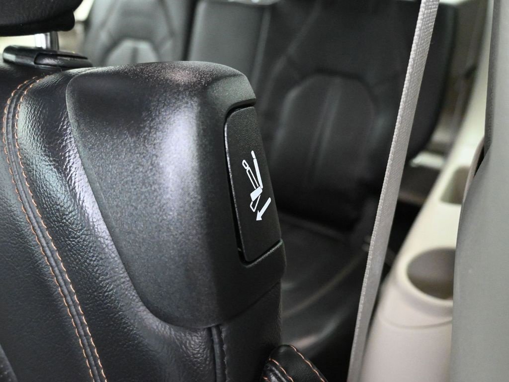 Used 2017 Chrysler Pacifica Touring-L Plus image 46