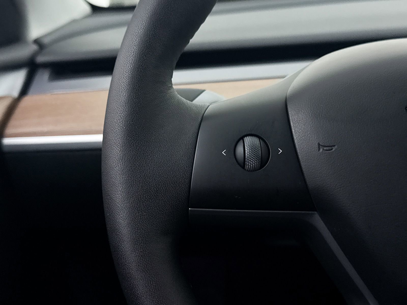 Used 2024 Tesla Model Y Long Range RWD image 35