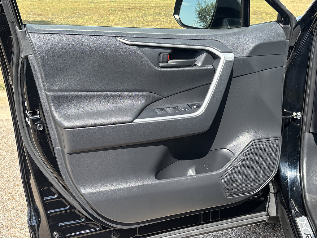 Certified 2025 Toyota RAV4 LE AWD/4WD image 25
