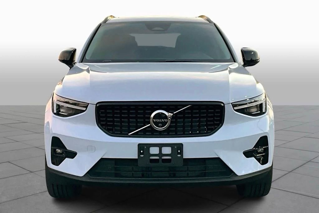 Used 2026 Volvo XC40 B5 Plus w/ Protection Package Premier AWD/4WD image 3