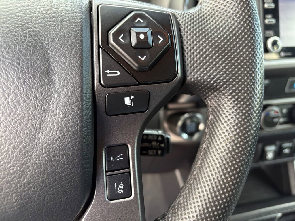 Used 2022 Toyota Tacoma TRD Off-Road image 17