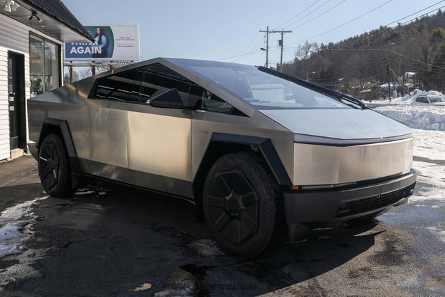 Used 2024 Tesla Cybertruck AWD Crew Cab image 12