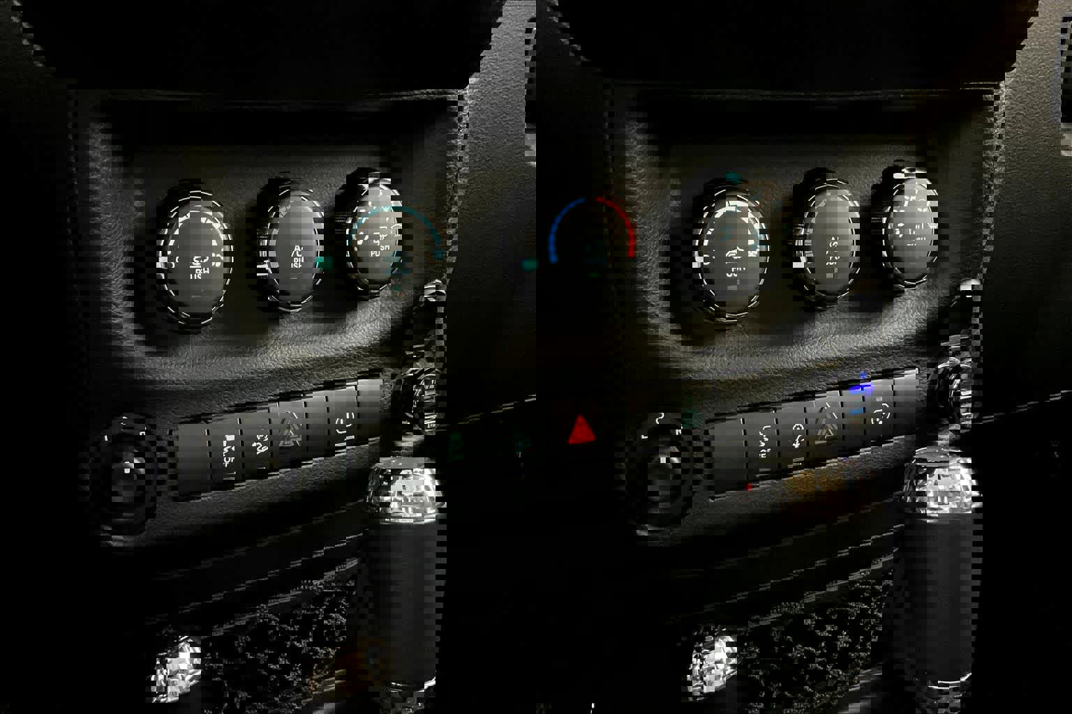 Used 2017 Jeep Wrangler Unlimited Rubicon w/ Connectivity Group image 34