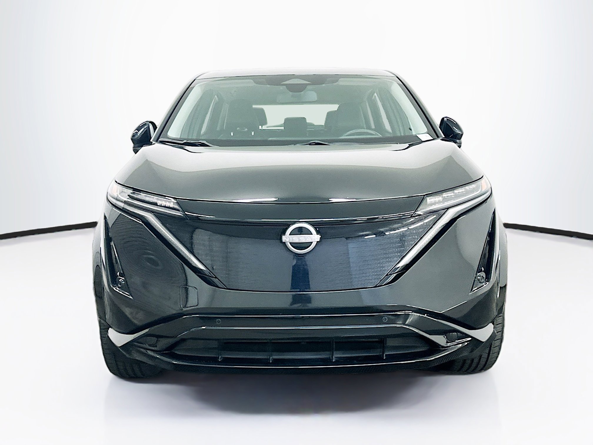 Used 2023 Nissan Ariya AWD image 2