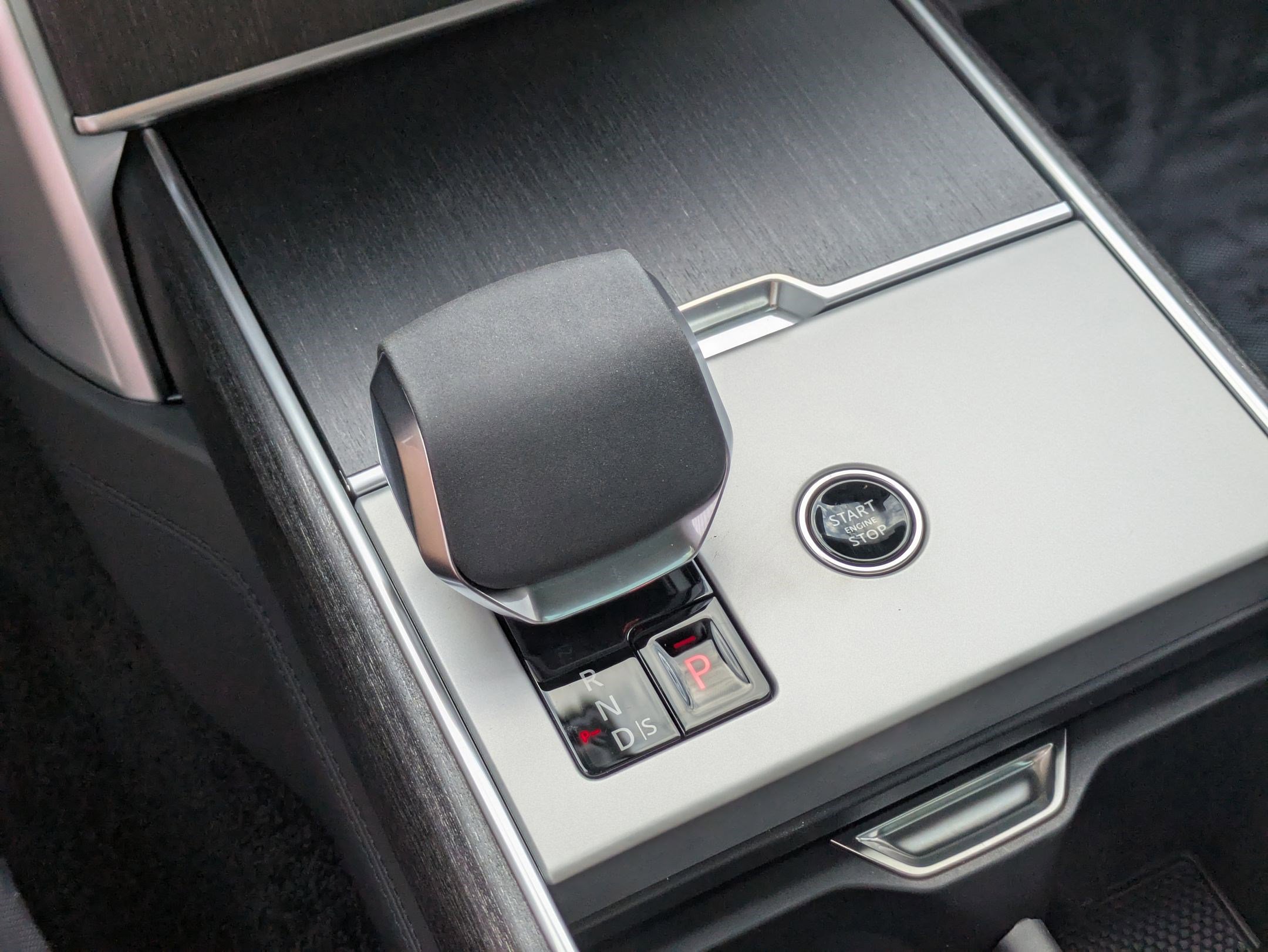 New 2025 Land Rover Range Rover Long Wheelbase SE image 13