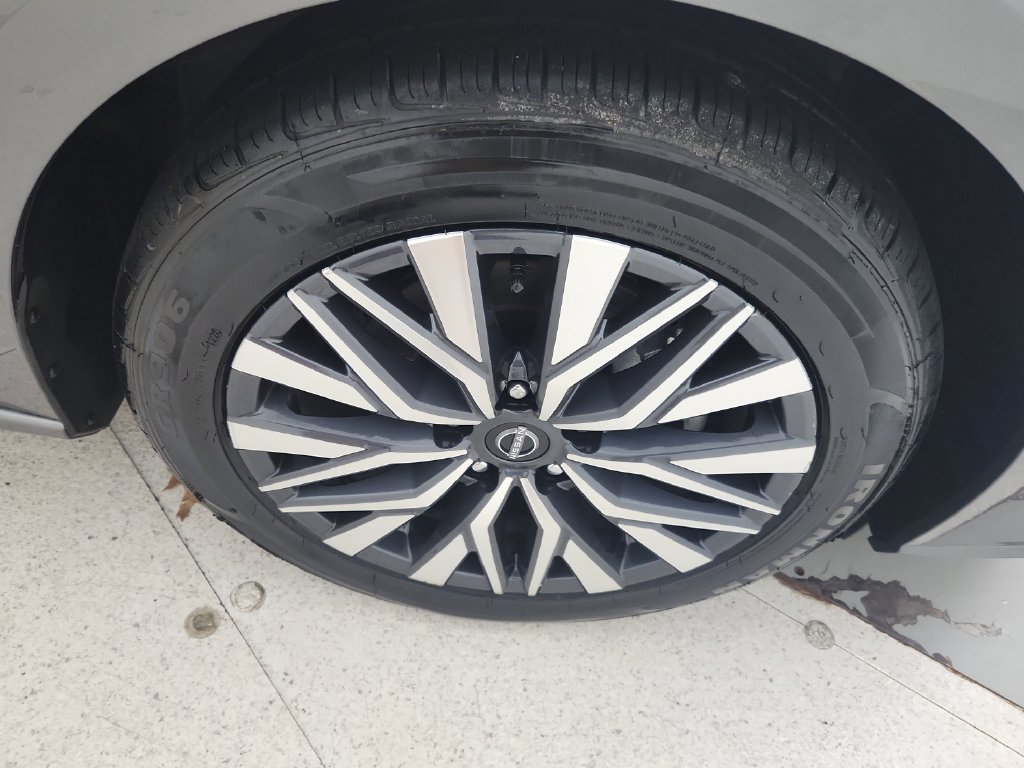 Used 2025 Nissan Altima 2.5 SV FWD image 34