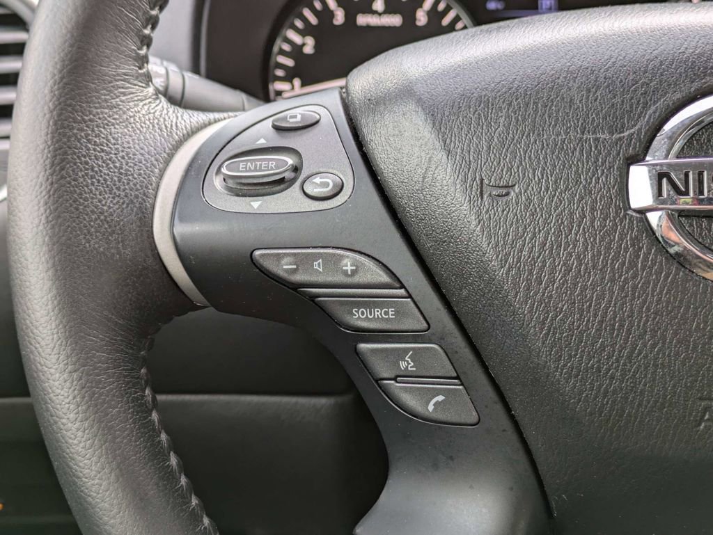 Used 2020 Nissan Pathfinder SV image 34
