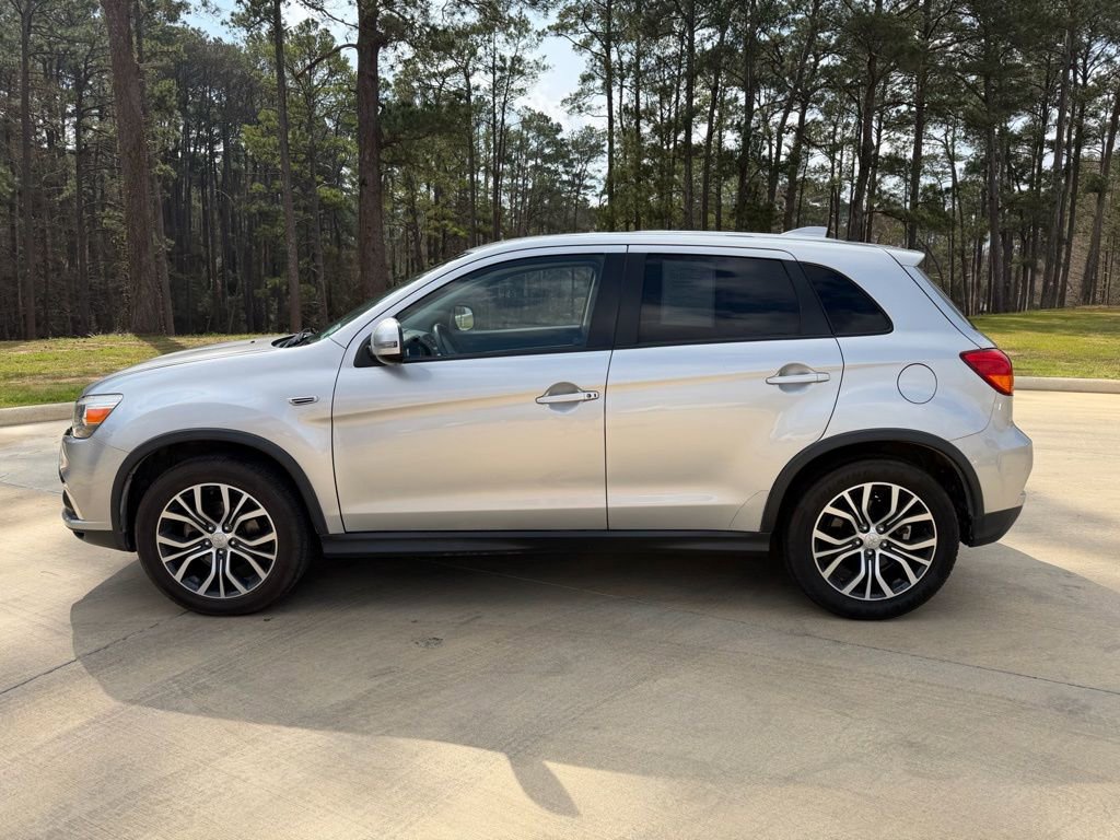 Used 2018 Mitsubishi Outlander Sport SE image 2