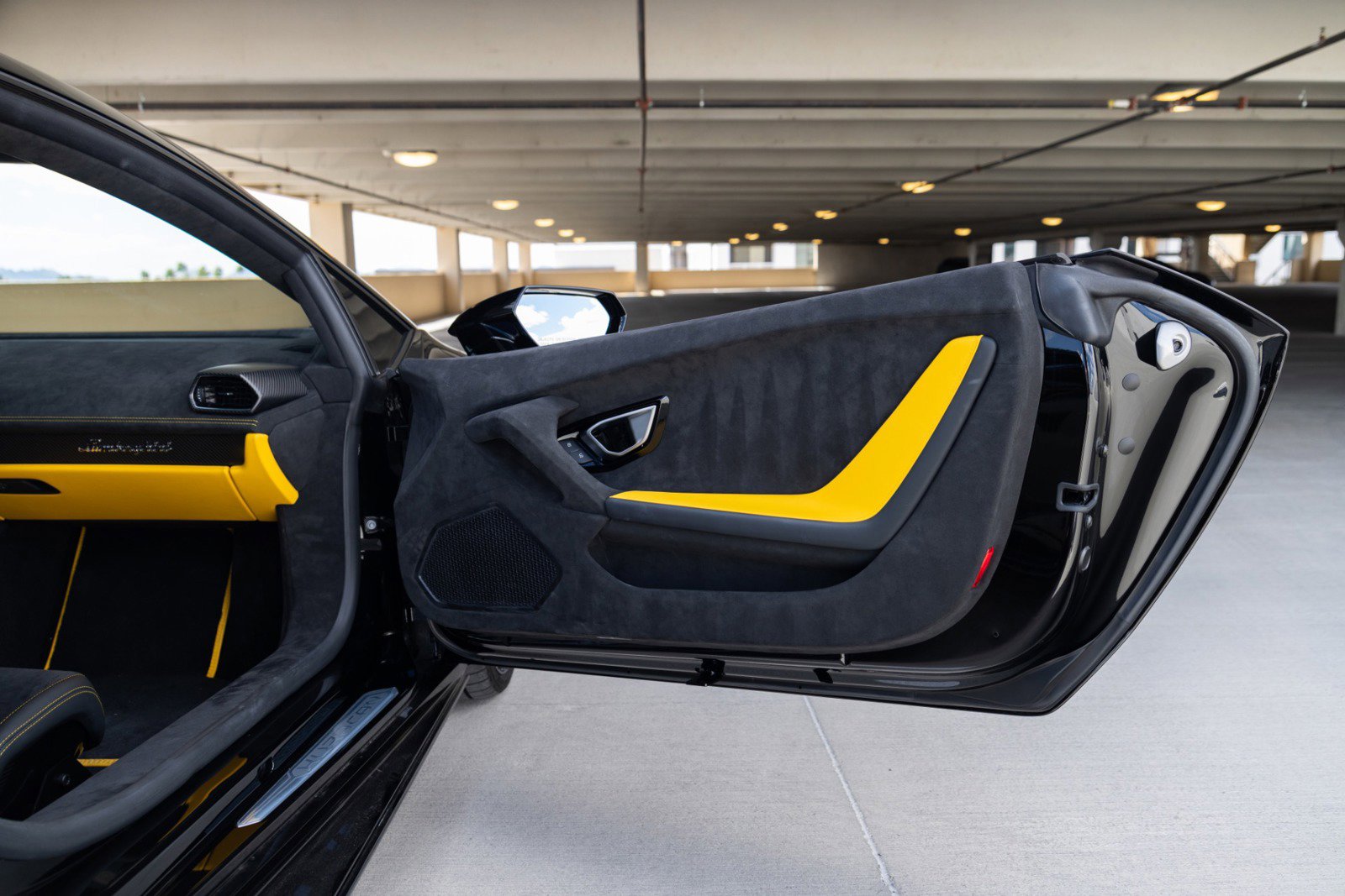 Used 2024 Lamborghini Huracan Tecnica image 34