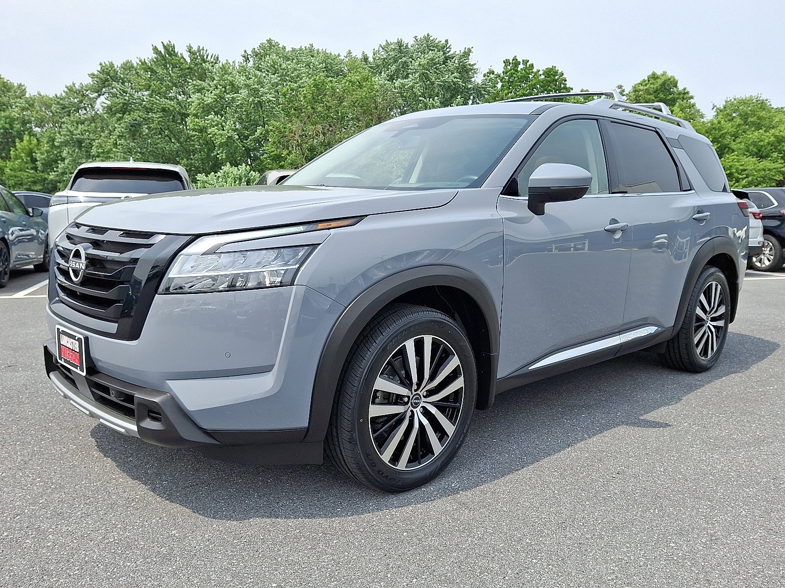 Certified 2023 Nissan Pathfinder Platinum w/ Black Appearance Package image 3