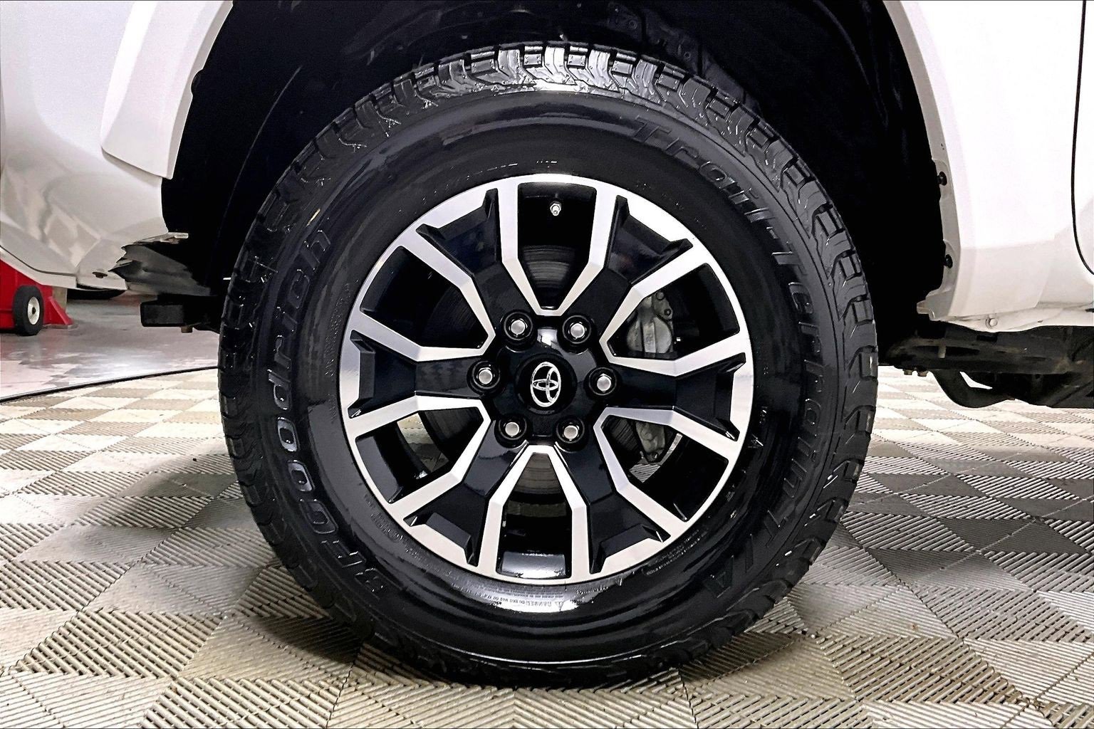 Used 2020 Toyota Tacoma TRD Sport image 8