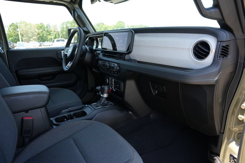 Used 2026 Jeep Wrangler Unlimited Sahara AWD/4WD image 21