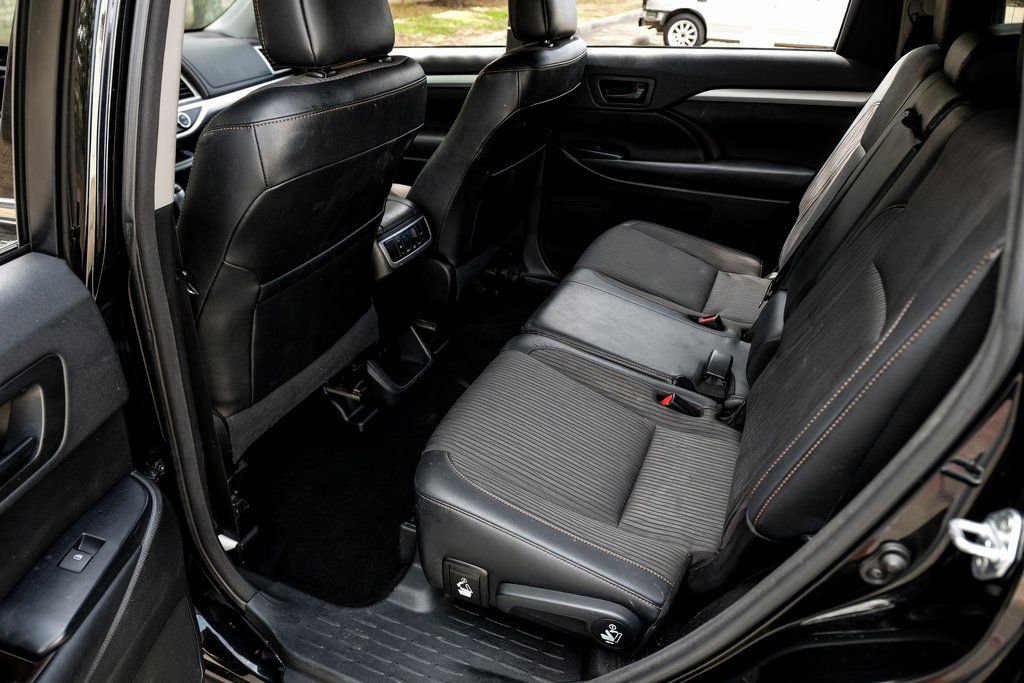 Used 2017 Toyota Highlander Plus image 48