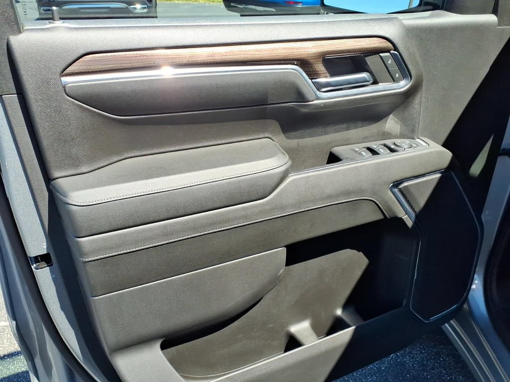 Used 2024 Chevrolet Silverado 1500 LT AWD/4WD image 10
