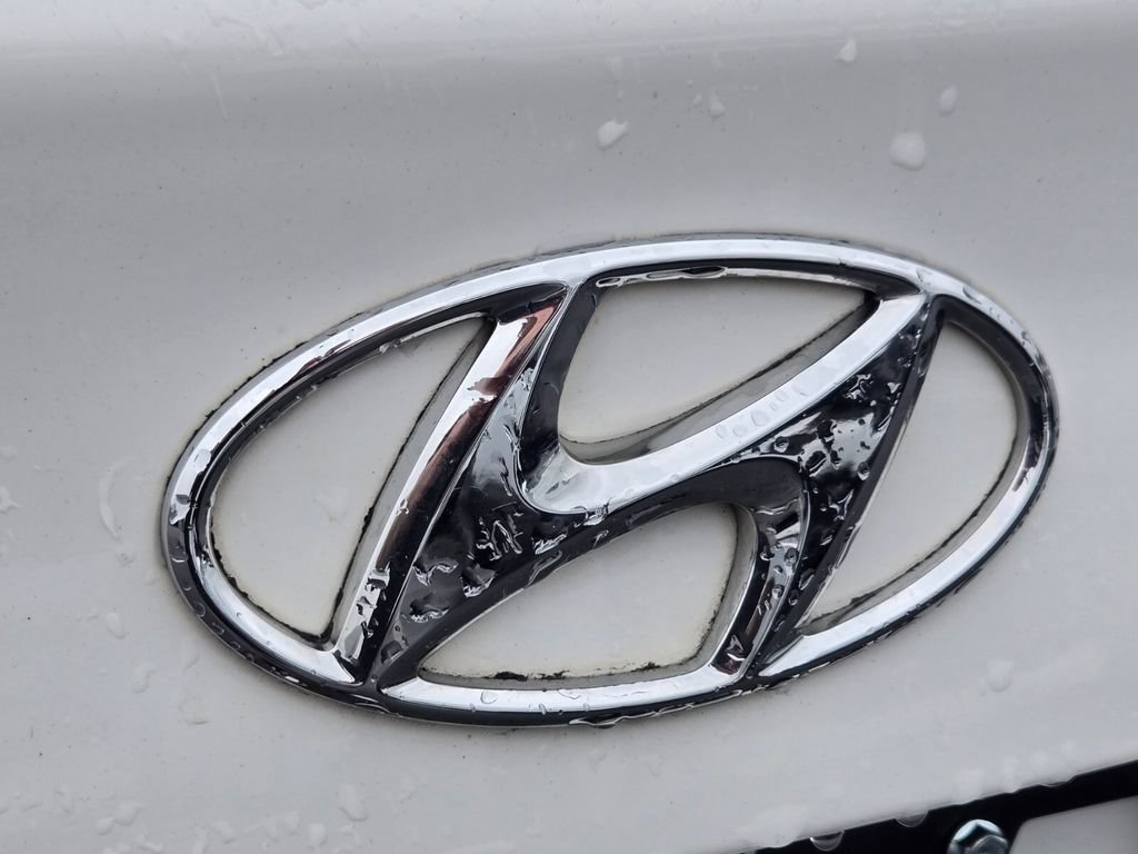 Used 2012 Hyundai Elantra GLS FWD image 15