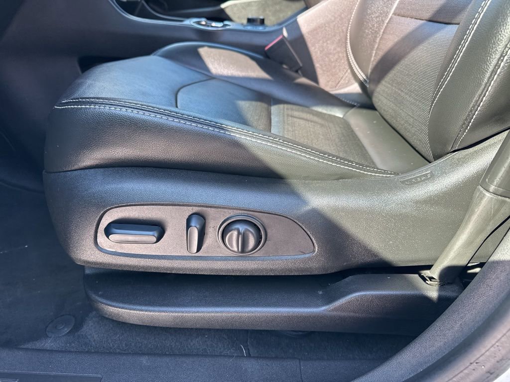 Used 2024 GMC Terrain SLT image 18