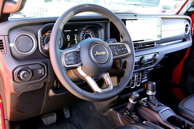 Used 2025 Jeep Wrangler Sahara w/ Technology Group image 10
