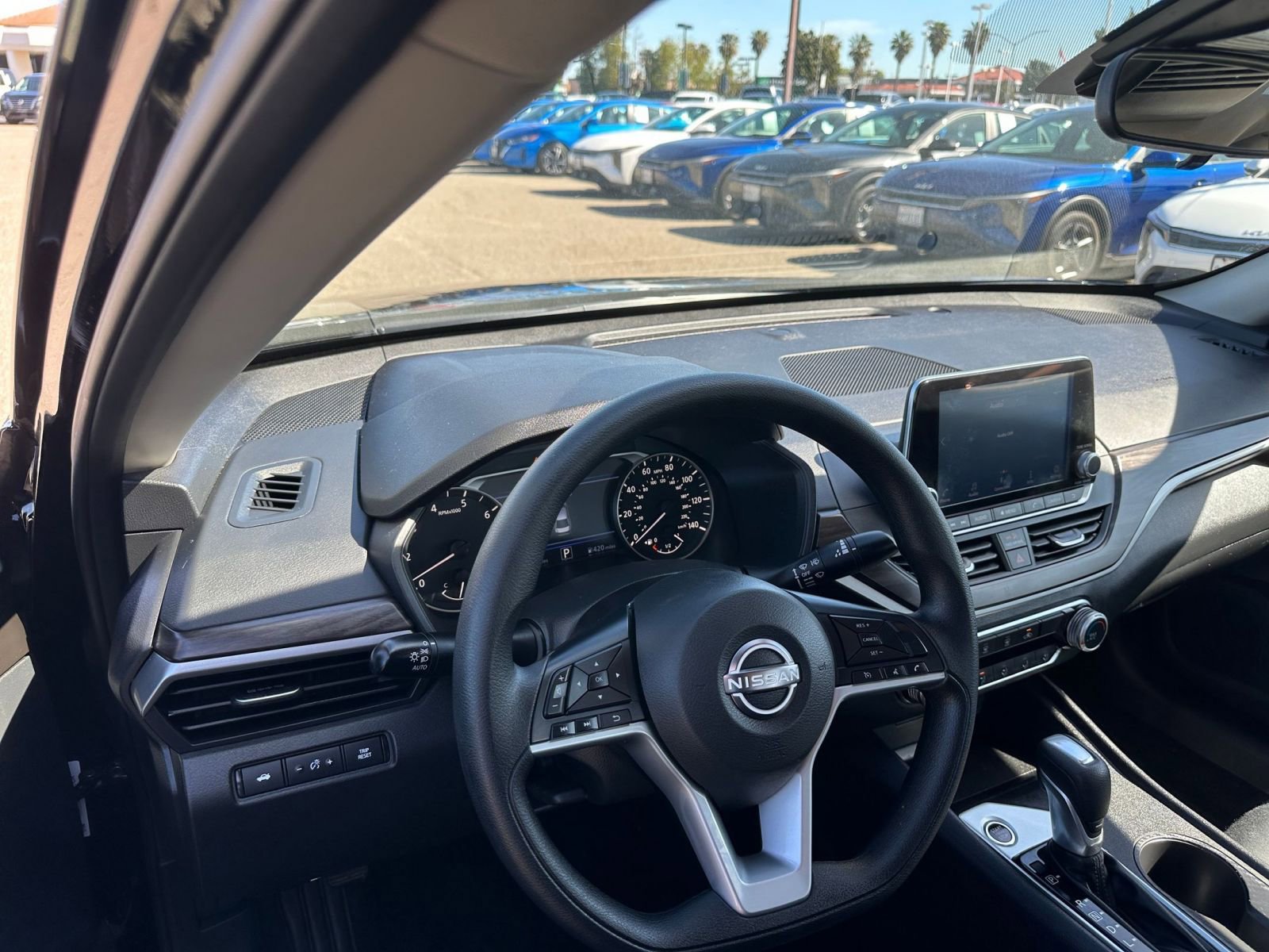 Used 2025 Nissan Altima 2.5 SV image 35