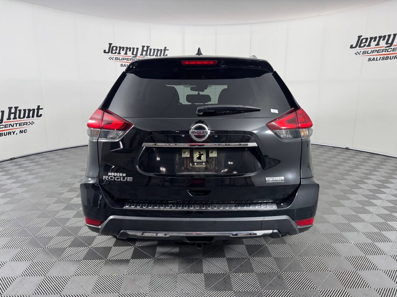 Used 2019 Nissan Rogue S w/ Special Edition Package FWD image 8