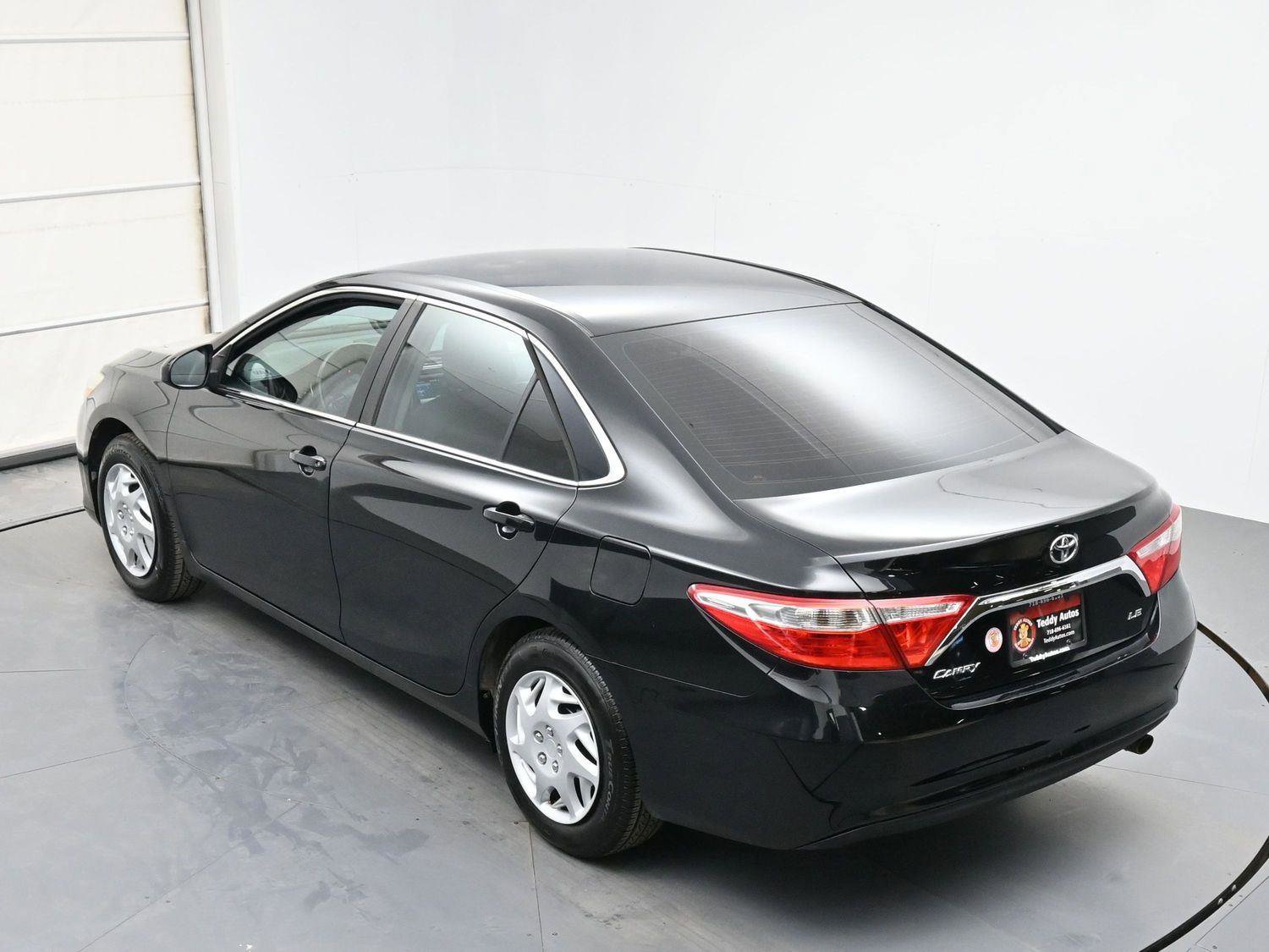 Used 2015 Toyota Camry LE FWD image 29