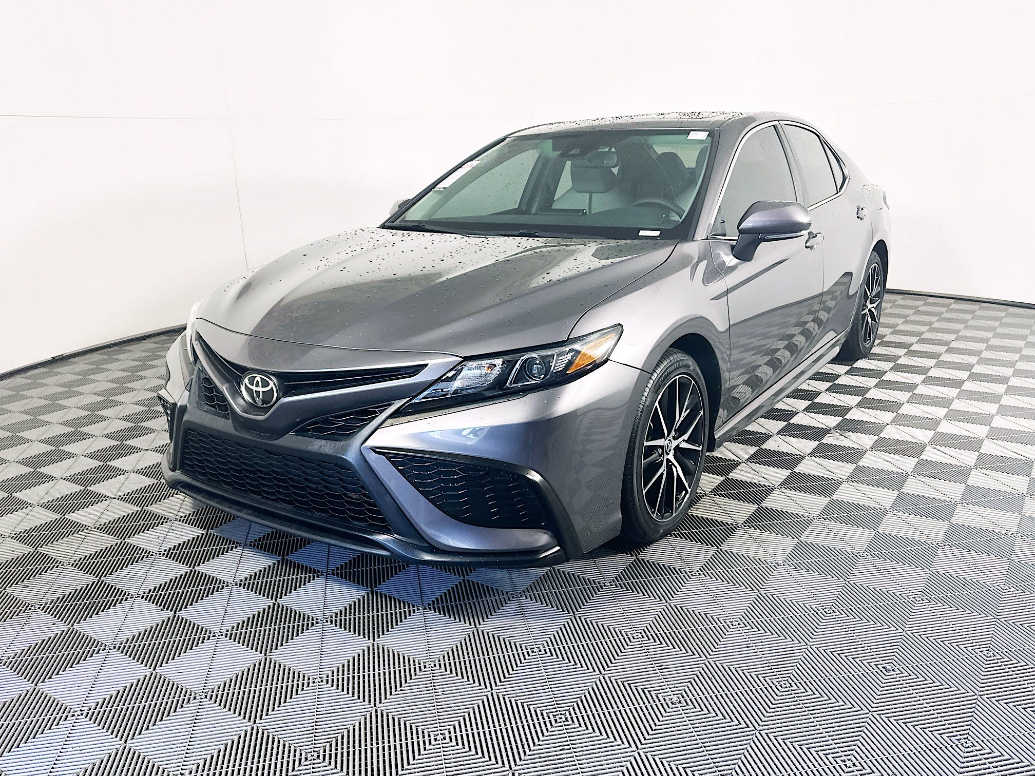 Used 2022 Toyota Camry SE w/ Convenience Package FWD image 7