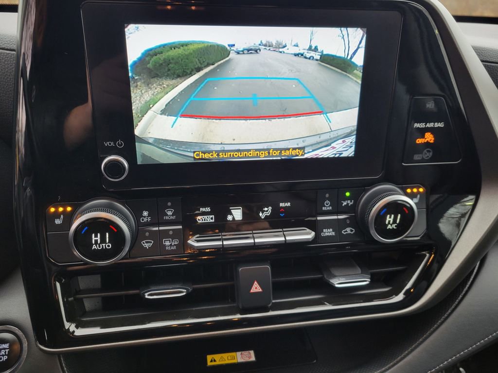 Used 2023 Toyota Highlander XLE image 32