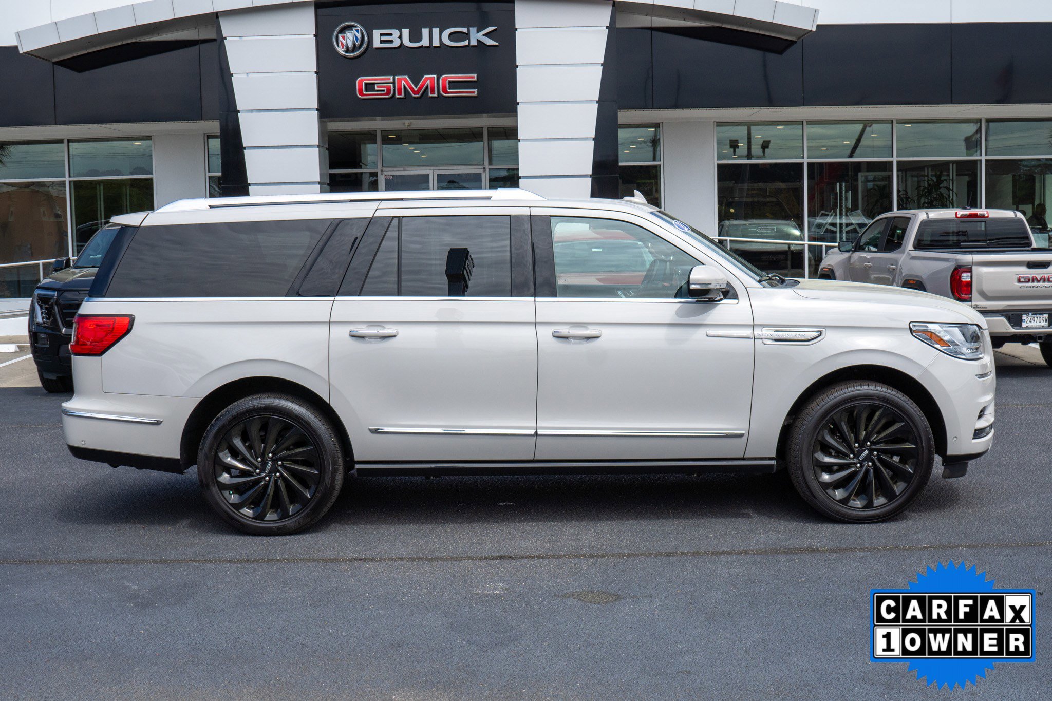 Used 2021 Lincoln Navigator L Reserve image 2